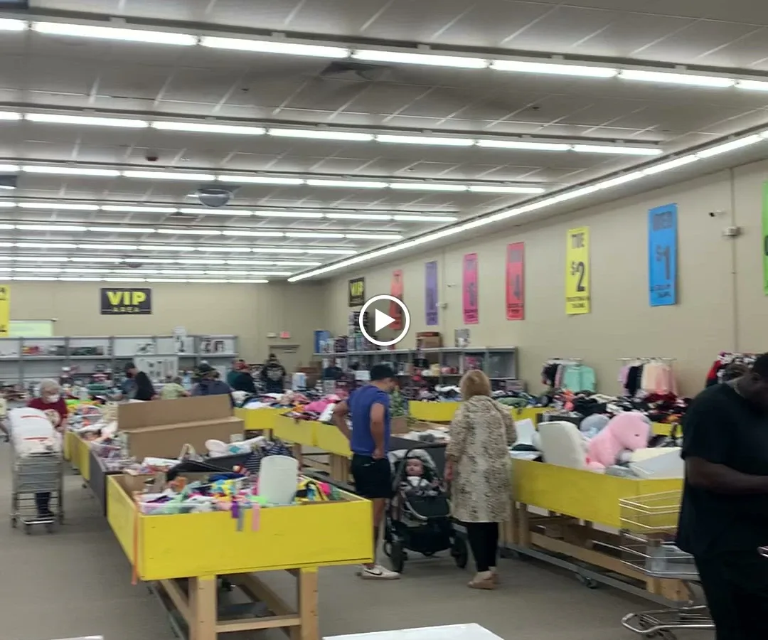 Daily Dealz – Orange Park interior merchandise display - discount store in orange park, florida.