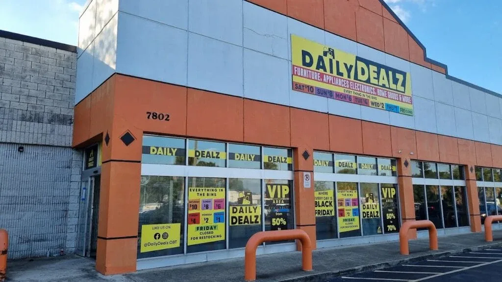 Daily Dealz Orlando FL interior merchandise display - discount store in orlando, florida.