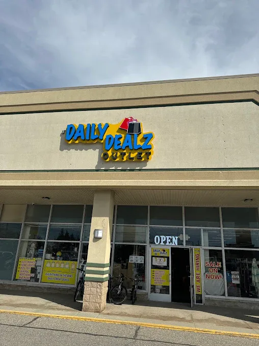 Daily Dealz Outlet interior merchandise display - bin store in warren, michigan.