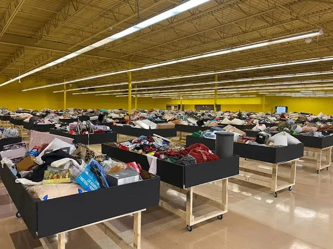 Daily Dealz interior merchandise display - store in macon, georgia.