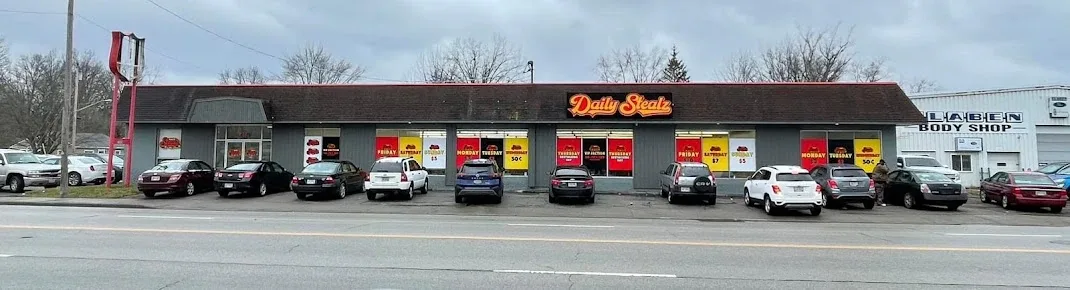 Daily Stealz interior merchandise display - discount store in warren, ohio.