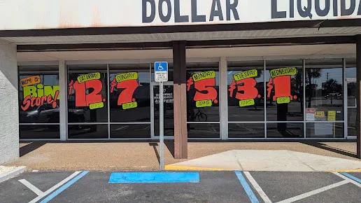 Deal Daze interior merchandise display - discount store in port richey, florida.