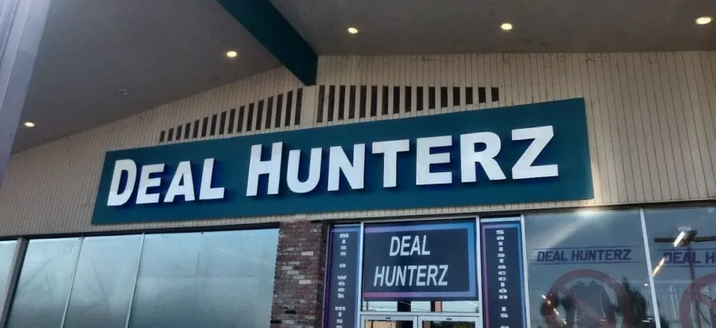 Deal Hunterz Escondido interior merchandise display - store in escondido, california.