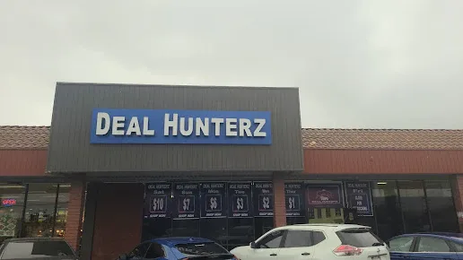 Deal Hunterz – La Mirada interior merchandise display - general store in la mirada, california.