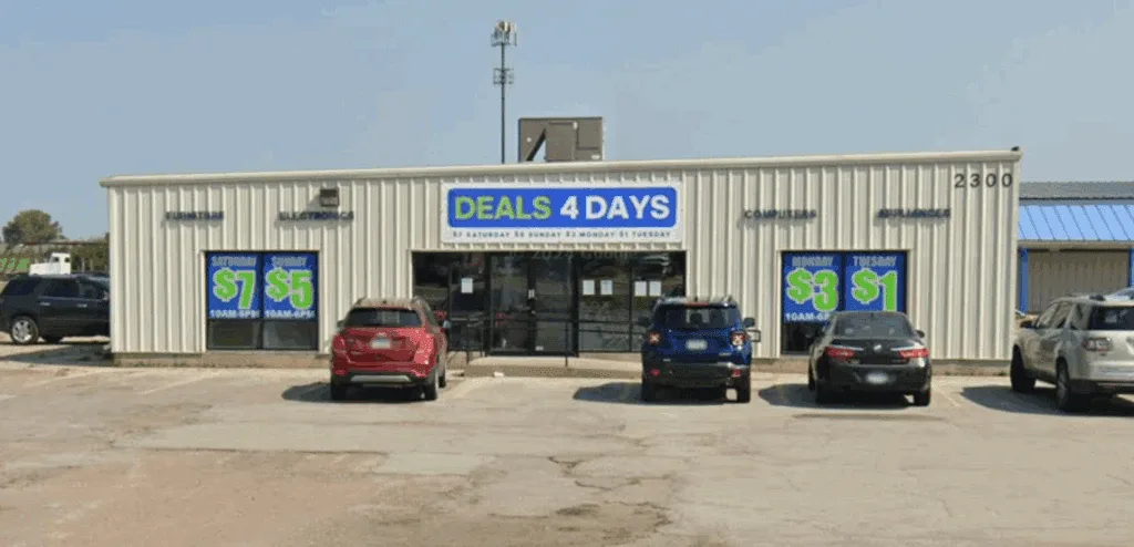 Deals 4 Days interior merchandise display - store in fremont, nebraska.