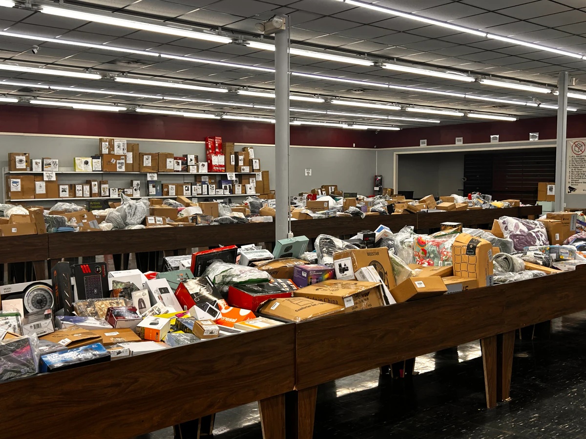 Deals for Days interior merchandise display - discount store in lumberton, north carolina.