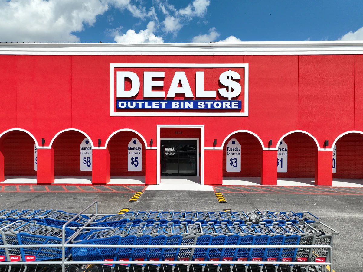 Deals Outlet Bin Store interior merchandise display - outlet store in chalmette, louisiana.