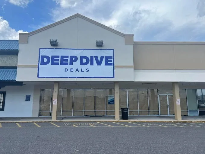 Deep Dive Deals interior merchandise display - bin store in melbourne, florida.
