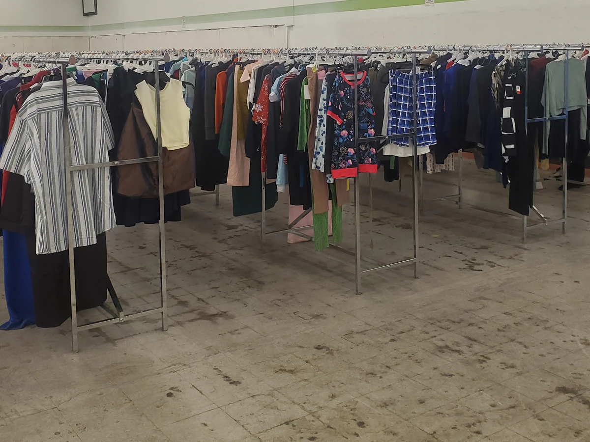 Discount Bins – Searcy interior merchandise display - discount store in searcy, arkansas.