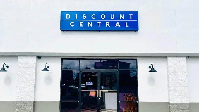Discount Central Liquidation interior merchandise display - discount store in prattville, alabama.