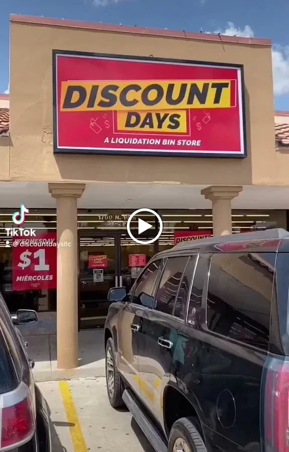 Discount Days interior merchandise display - discount store in mcallen, harlingen, edinburg, texas.