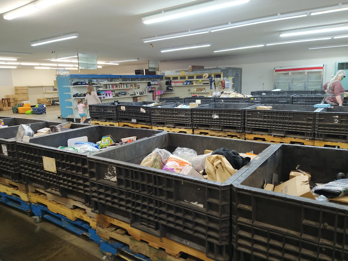 Don’t Miss Outlet interior merchandise display - thrift store in rolla, missouri.