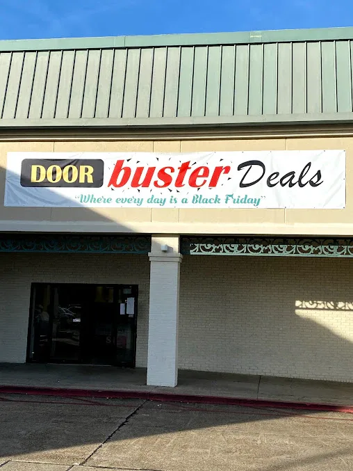 Door Buster Deals interior merchandise display - discount store in laplace, louisiana.