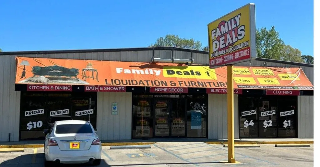 Family Deals interior merchandise display - liquidator in baton rouge, louisiana.