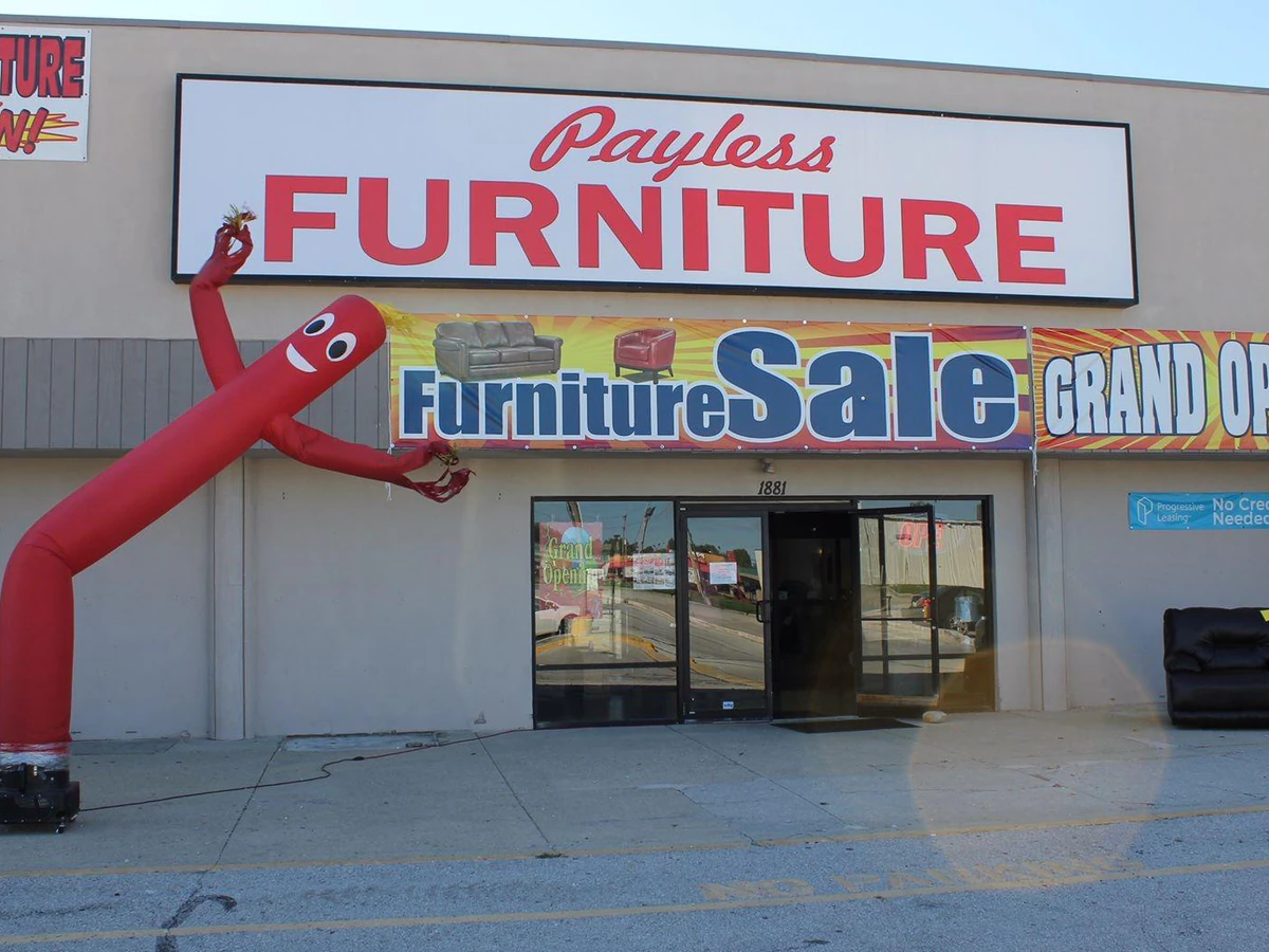 Family Deals Ohio interior merchandise display - bedroom furniture store in columbus, ohio.