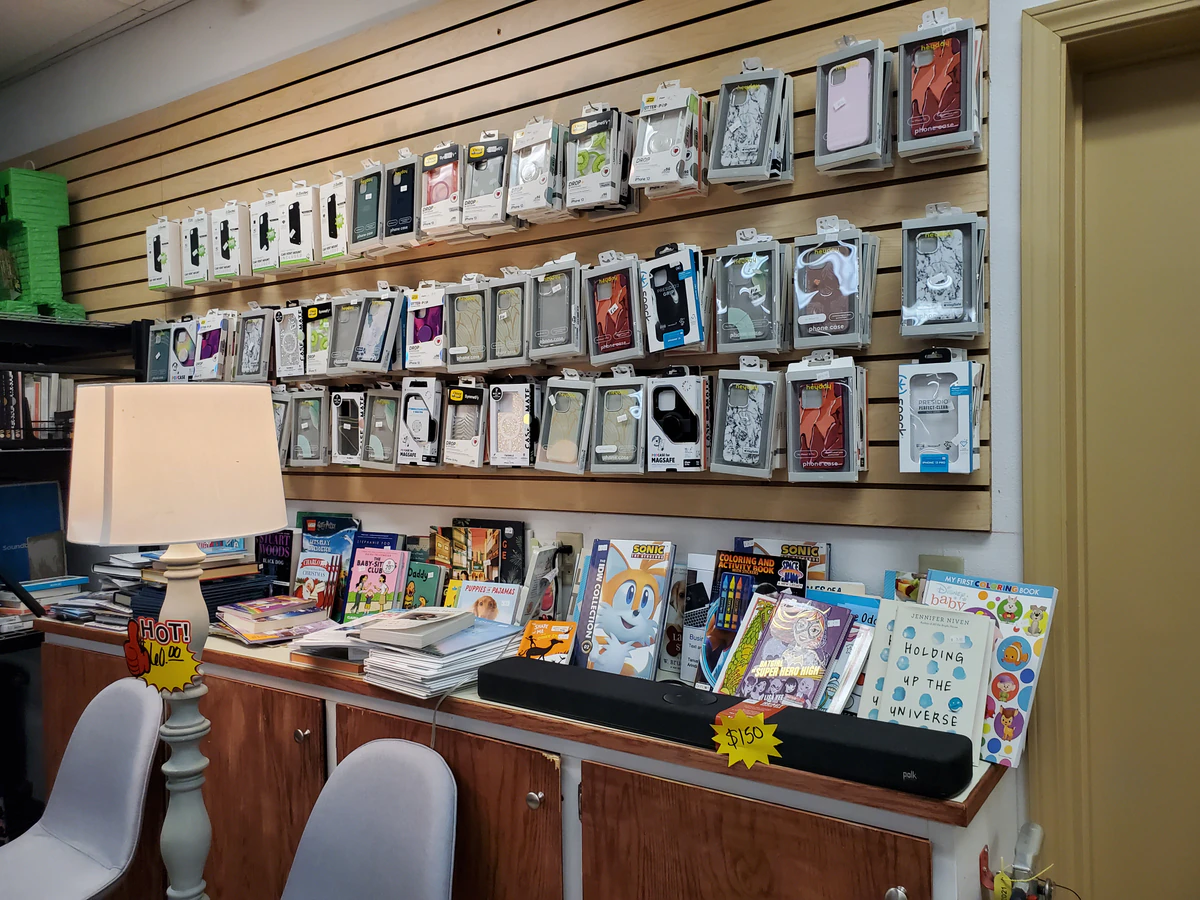 First Choice Liquidation – Union Gap interior merchandise display - bin store in union gap, washington.