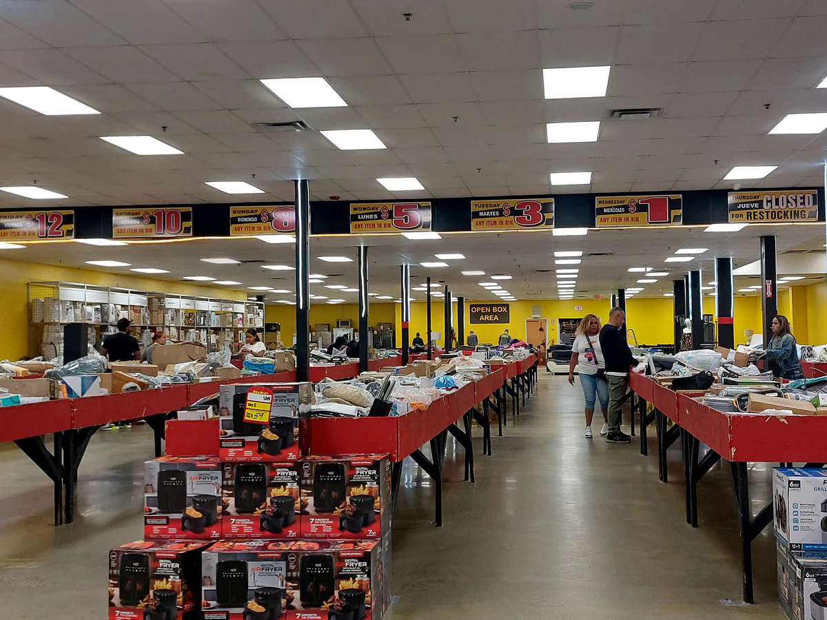 Gold Rush Deals Liquidation interior merchandise display - liquidator in agawam, massachusetts.