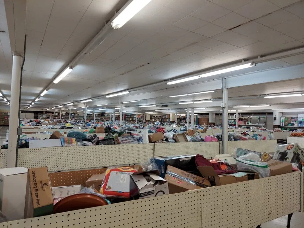 Hob Bin Store interior merchandise display - discount store in jefferson city, missouri.