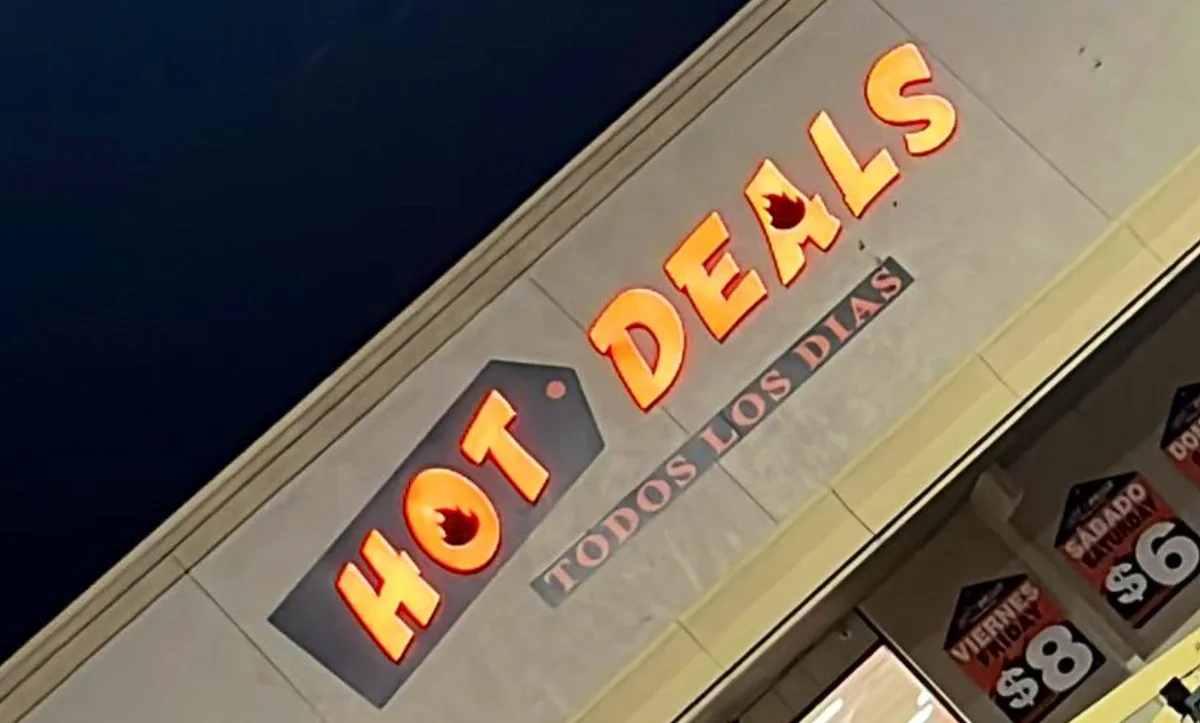 Hot Deals Waco interior merchandise display - discount store.