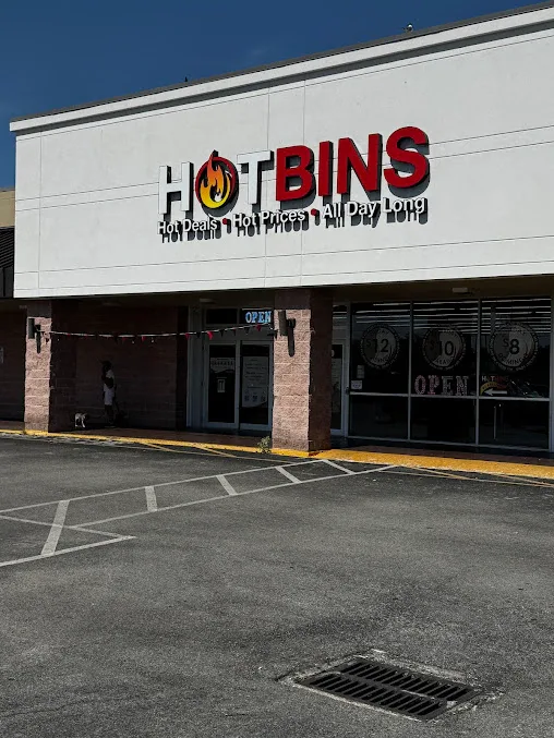 Hotbins Holiday interior merchandise display - discount store in holiday, florida.