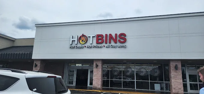 Hotbins Holiday interior merchandise display - discount store in holiday, florida.