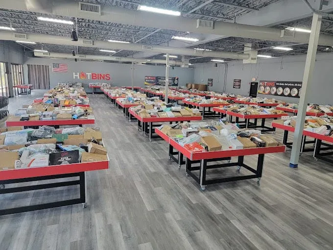 Hotbins Brandon interior merchandise display - discount store in brandon, florida.