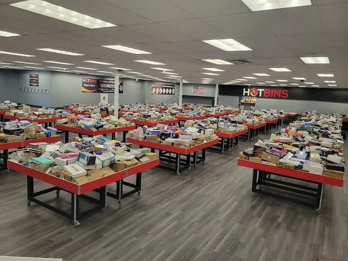 Hotbins Tampa interior merchandise display - discount store in tampa, florida.