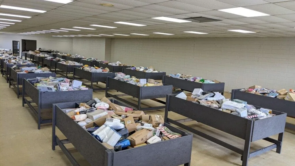 Iowa Liquidation Deals interior merchandise display - discount store in waterloo, iowa.