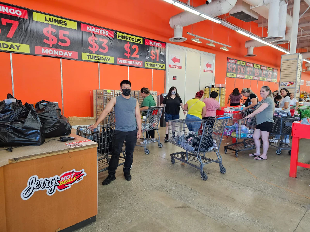Jerry’s Hot Deals interior merchandise display - liquidator in cathedral city, california.