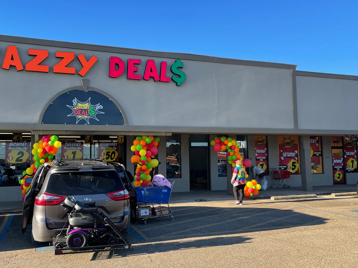 KraZzy Deals – Tupelo interior merchandise display - discount store in tupelo, mississippi.