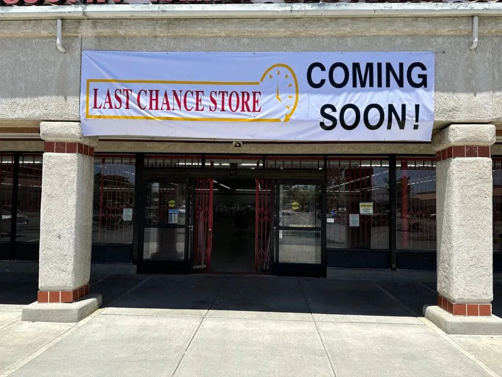 Last Chance Store – Palmdale interior merchandise display - discount store in palmdale, california.