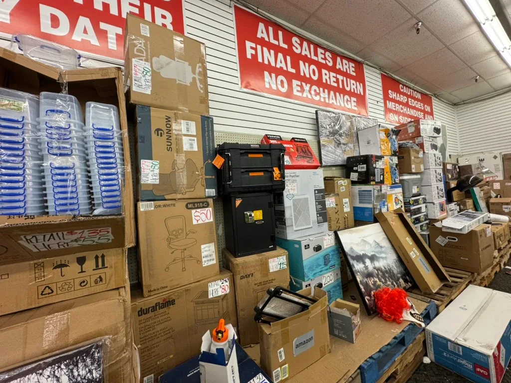Bin Stores in Ventura, CA - High quality clothing store.