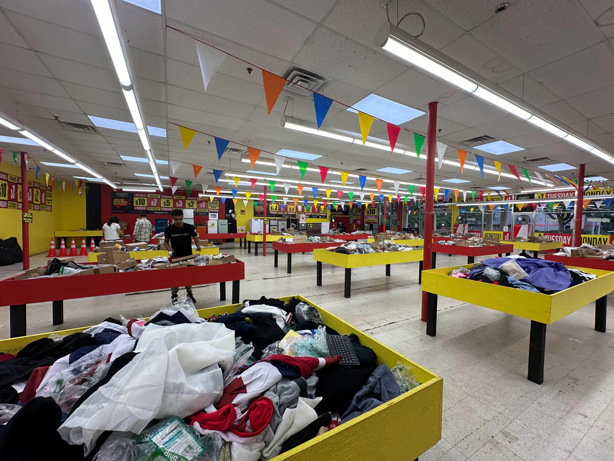 Loco Hot Deals interior merchandise display - store in somerset, new jersey.