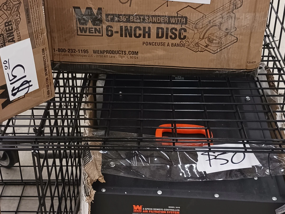 Lucky Day Liquidation – Clovis interior merchandise display - liquidator in clovis, california.