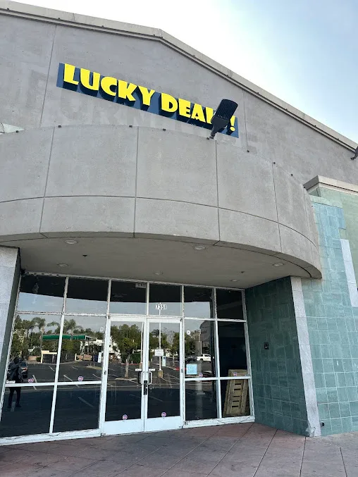 Lucky Deals – Ontario interior merchandise display - bin store in ontario, california.