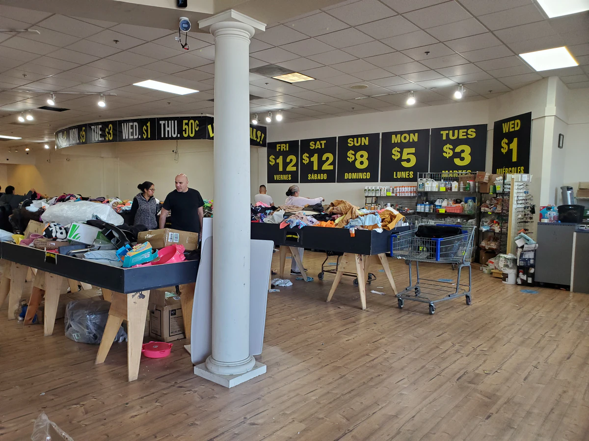 Lucky Deals – Ontario interior merchandise display - bin store in ontario, california.