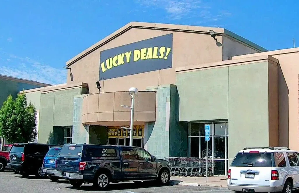 Lucky Deals – Ontario interior merchandise display - bin store in ontario, california.