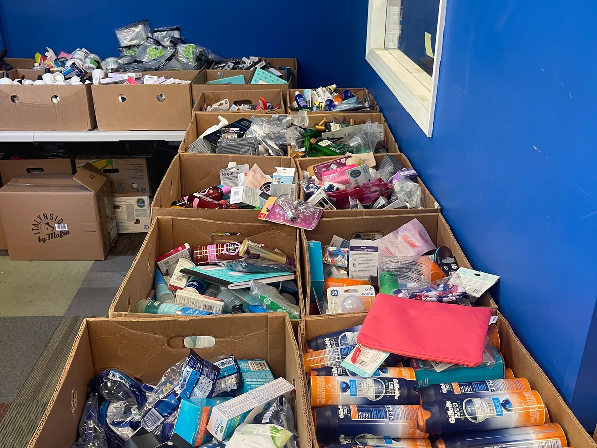 Lucky’s Bin Buy interior merchandise display - liquidator in raleigh, north carolina.