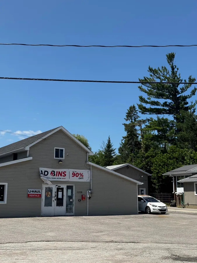 Mad Binz Innisfil bin store in Lefroy, ON — a liquidation store with daily price drops.