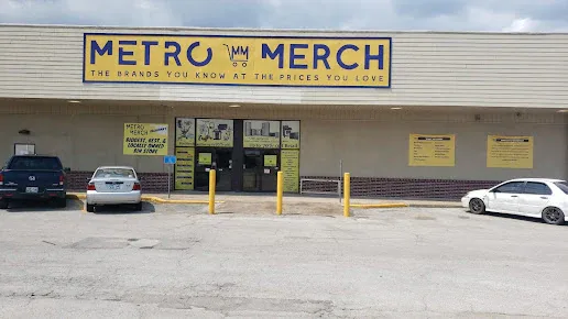 MetroMerch interior merchandise display - discount store in broken arrow, oklahoma.
