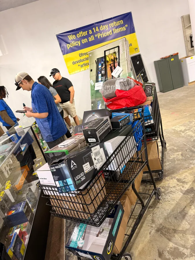 MetroMerch Phoenix bin store in Phoenix, AZ — a liquidation store with daily price drops.