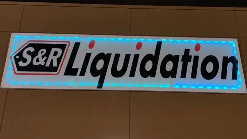 S & R Liquidation – Clinton Township interior merchandise display - store in clinton township, michigan.