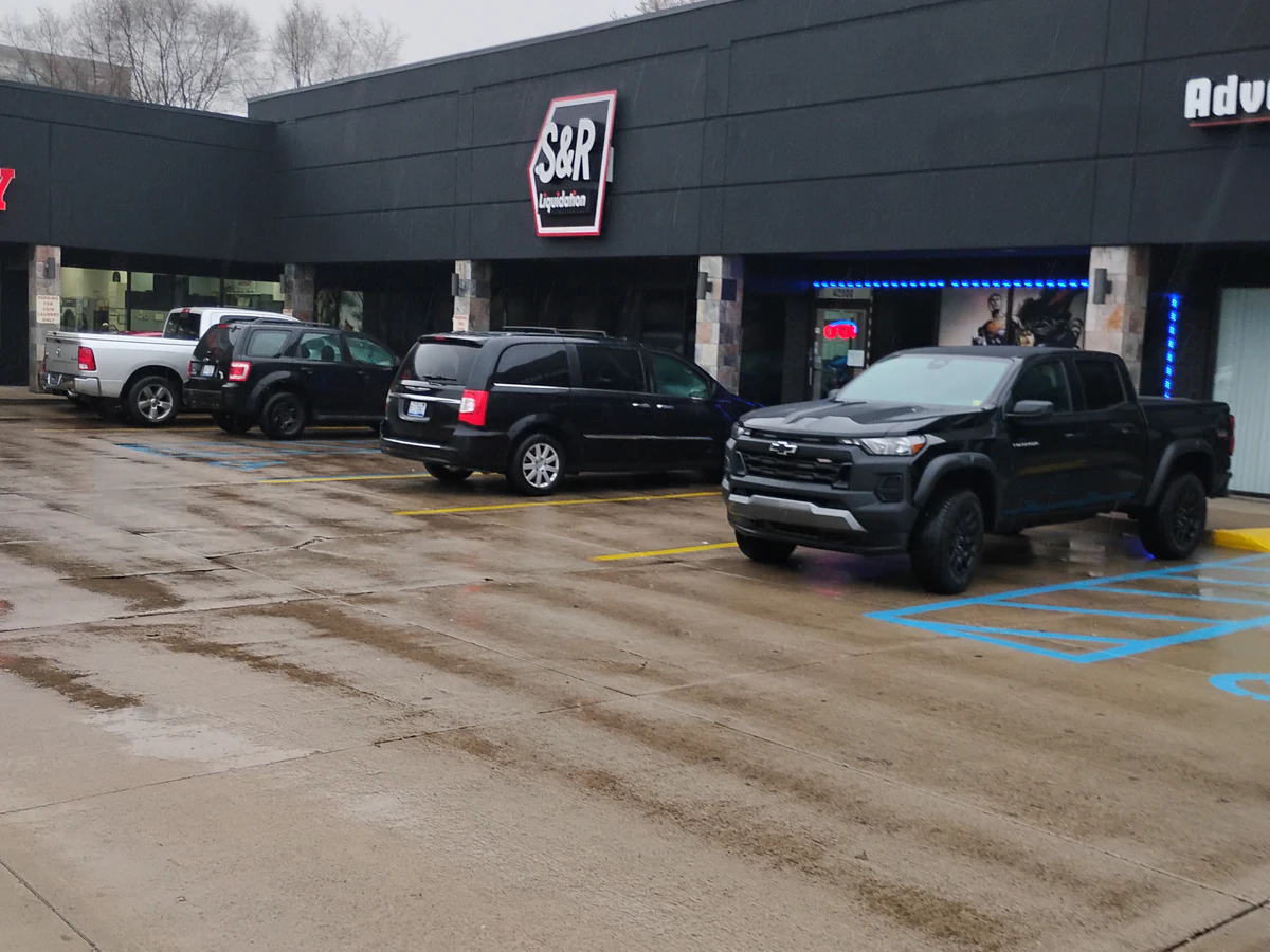 S & R Liquidation – Clinton Township - High quality store in clinton township, michigan.