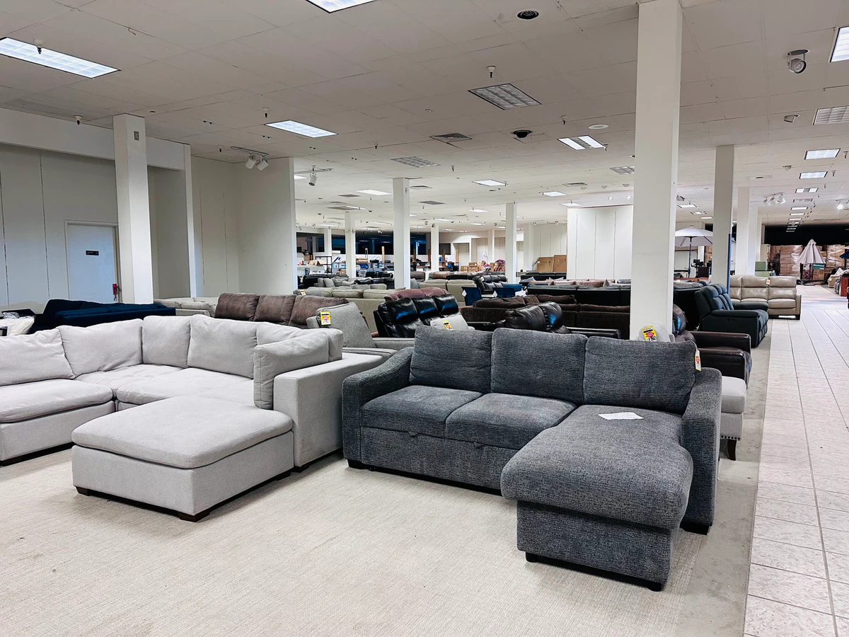 Save By The Day Bin Store – Federal Way interior merchandise display - liquidator in federal way, washington.