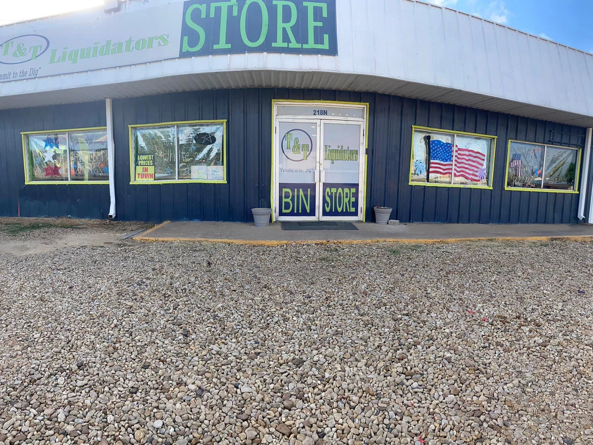 T & T Liquidators interior merchandise display - liquidator in gun barrel city, texas.