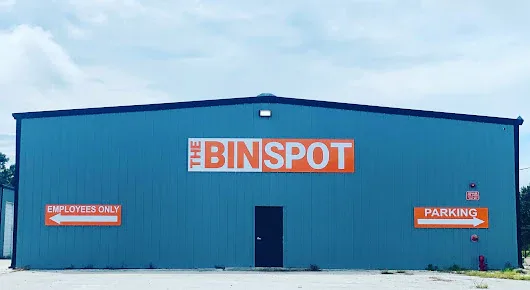 The Bin Spot – Homosassa interior merchandise display - discount store in homosassa, florida.