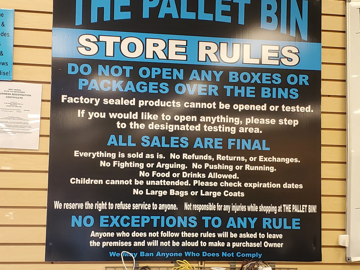 The Pallet Bin Pikeville interior merchandise display - thrift store in pikeville, kentucky.
