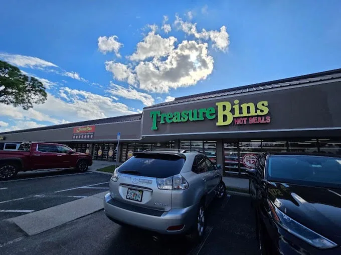 Treasure Bins interior merchandise display - discount store in pinellas park, florida.