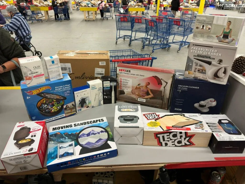 Treasure Hunt Deals & Home Center interior merchandise display - bin store in merrillville, indiana.