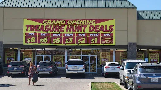 Treasure Hunt Deals Racine interior merchandise display - bin store.